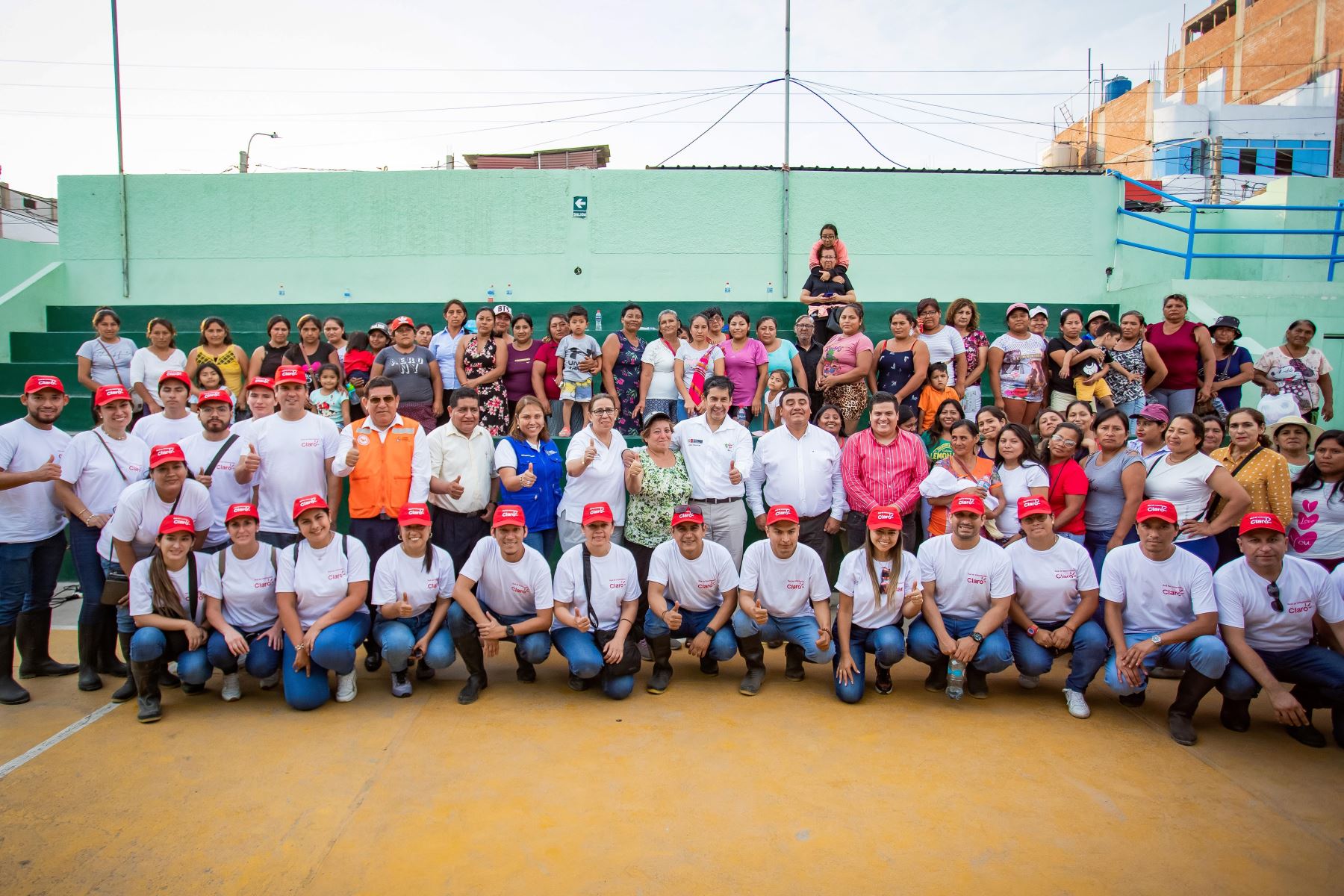 En coordinación con la empresa privada, el Midis llevó ayuda humanitaria para familias damnificadas en La Esperanza, Trujillo. Foto: ANDINA/Difusión.