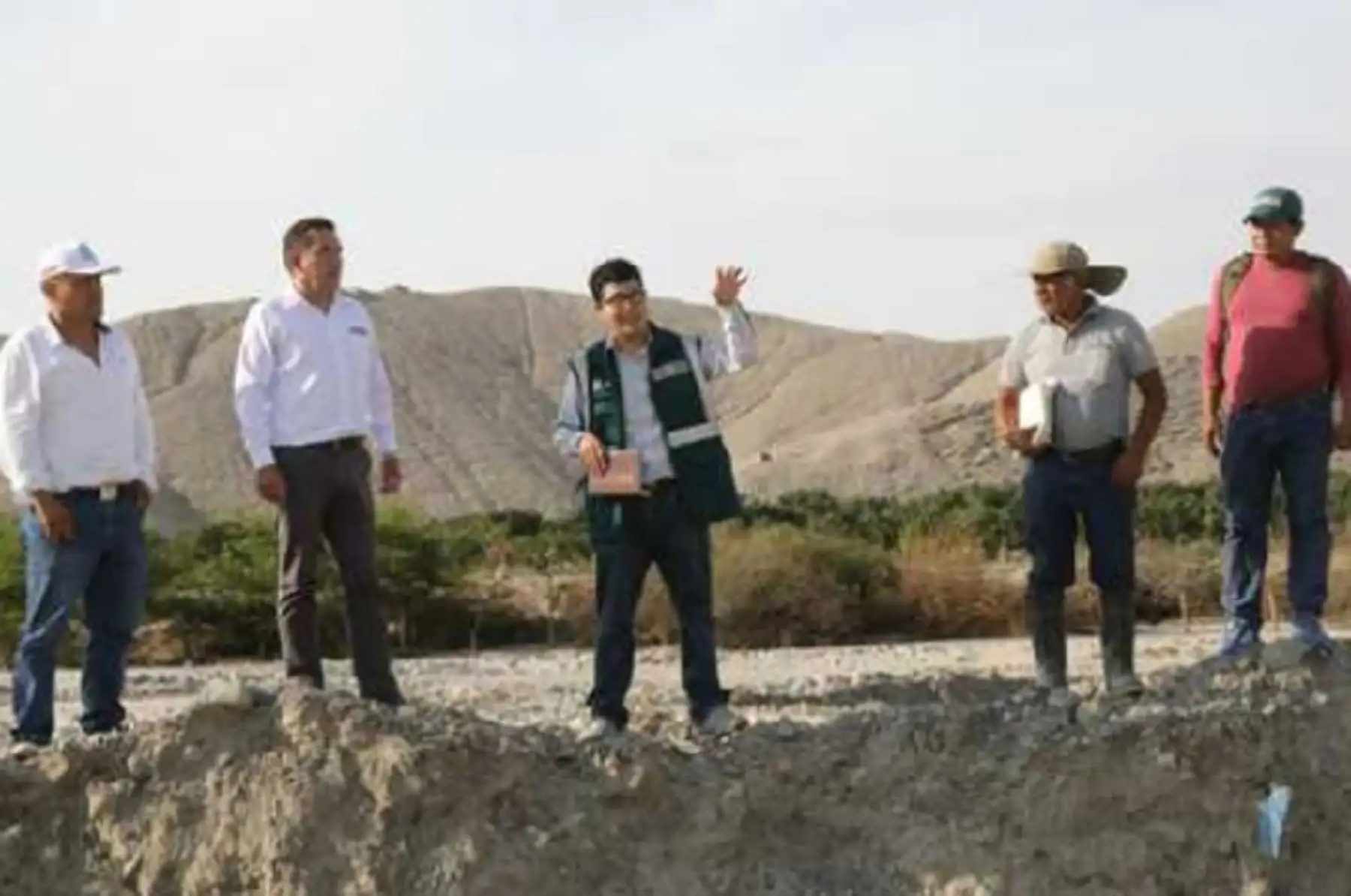 El viceministro de Desarrollo de Agricultura Familiar e Infraestructura Agraria y Riego, Christian Barrantes Bravo, se reunió con las juntas de usuarios en la provincia del Santa, en la región Áncash,