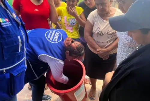Una feria informativa integral sobre la prevención del dengue, la cual incluyó un pasacalle, a la par de la fumigación de 1,020 viviendas, fue realizada por la Dirección Regional de Salud (Diresa) de Tumbes, con el apoyo de la Policía Nacional del Perú, en la villa Uña de Gato del distrito de Papayal.
