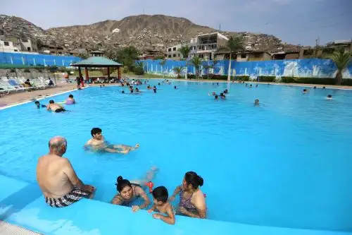 Las piscinas calificadas como saludables en la región son: del colegio Honorio Delgado Espinoza, Carpayitos (Tingo), la piscina municipal de Hunter, Santa Rosa y Rayo Chachani, en Cerro Colorado; Club Mejía y Mollendo, en la provincia de Islay.