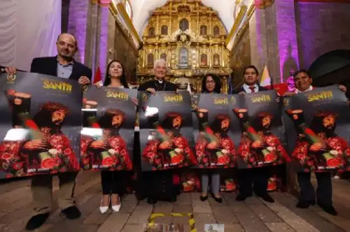 La ministra de Cultura, Leslie Urteaga Peña, anunció que las festividades religiosas y actividades culturales que vivirá la región por la Semana Santa de Ayacucho, declarada Patrimonio Cultural de la Nación, serán transmitidas en vivo por la señal de Tv Perú, con la finalidad de permitir que todo el país y el mundo se conmueva del fervor religioso del pueblo ayacuchano.