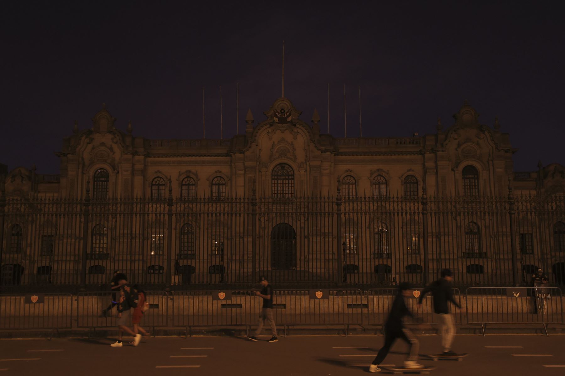Frontis de Palacio de Gobierno quedó a oscuras durante 