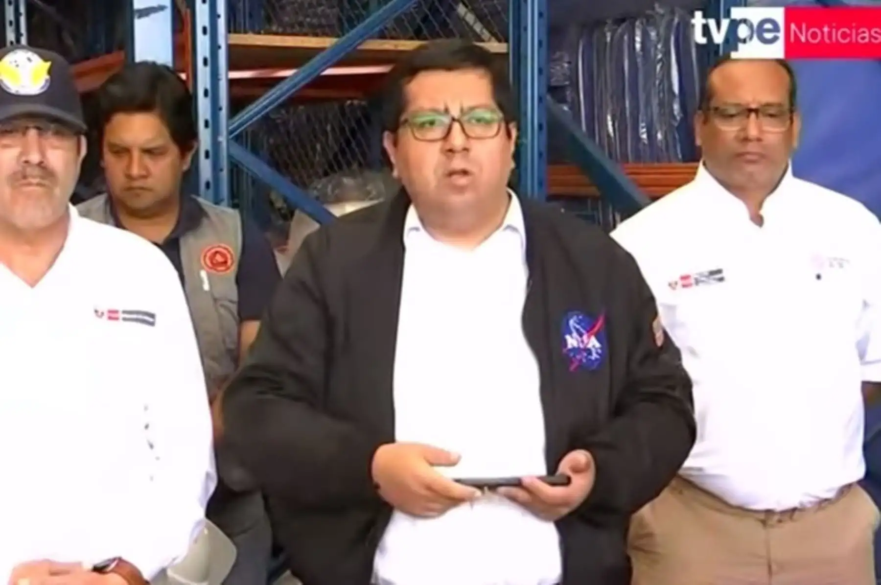 Ministro de Economía y Finanzas, Alex Contreras, en la región Piura, conjuntamente con otros ministros, coordinan la ayuda por las intensas lluvias. Foto: Captura TV.