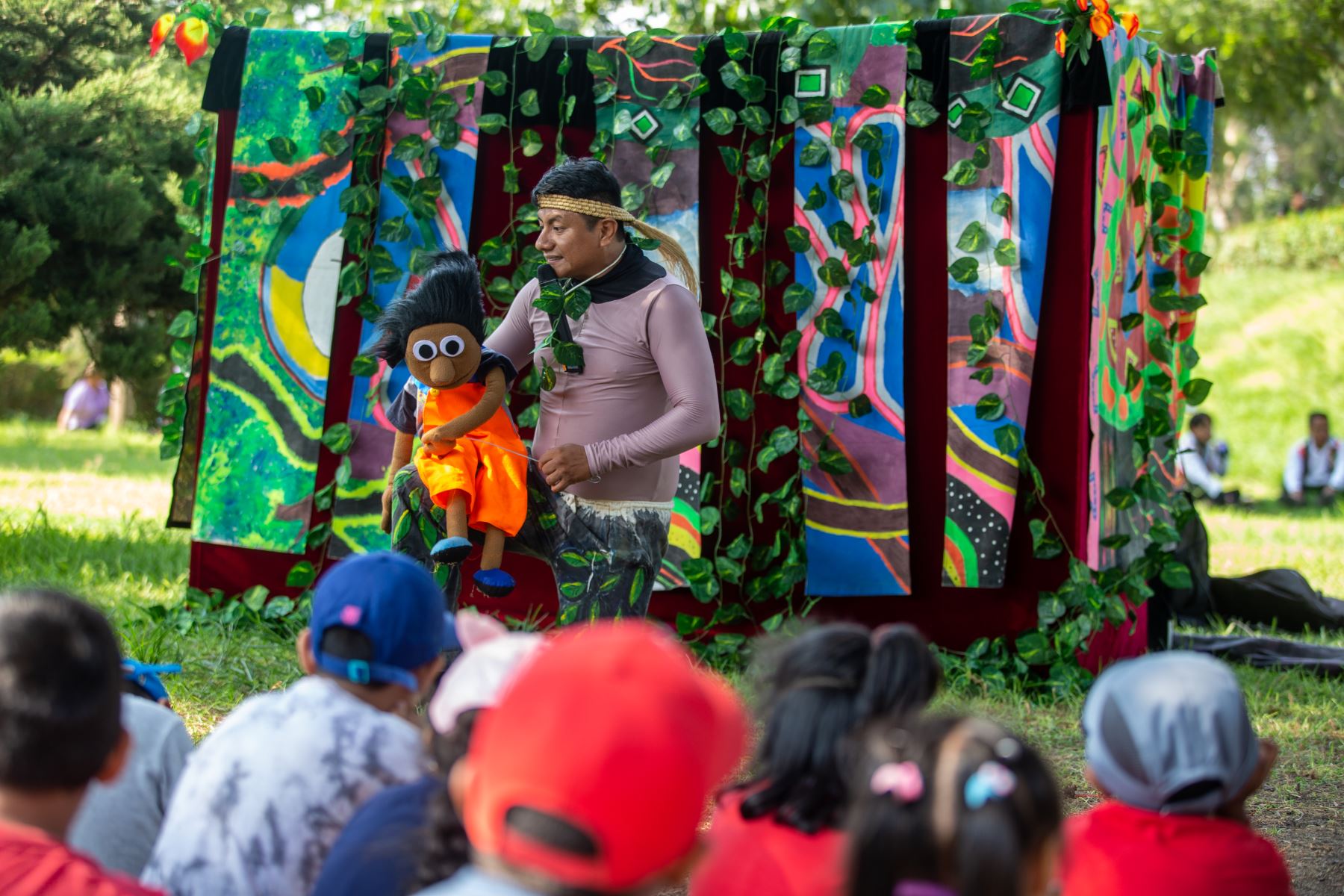 El Parque de las Leyendas celebra el día del teatro que se conmemora internacionalmente mañana lunes 27 de marzo. Se realizó una función teatral a cargo del show de títeres “Gotas de la Selva-Teatro Intipacha”. Foto: ANDINA/Tatiana Gamarra
