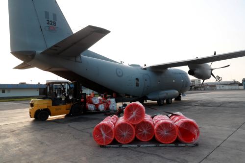 Ministro de Defensa llevó ayuda humanitaria a Piura