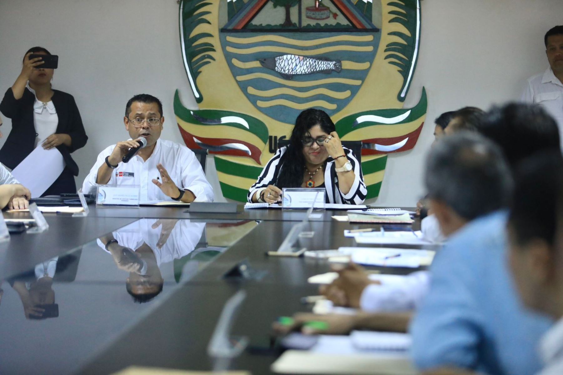 El ministro de Justicia, José Tello, participó en la instalación de la mesa de trabajo para el análisis y evaluación del estado situacional de saneamiento físico y legal de instituciones educativas y postas médicas en la región Ucayali.