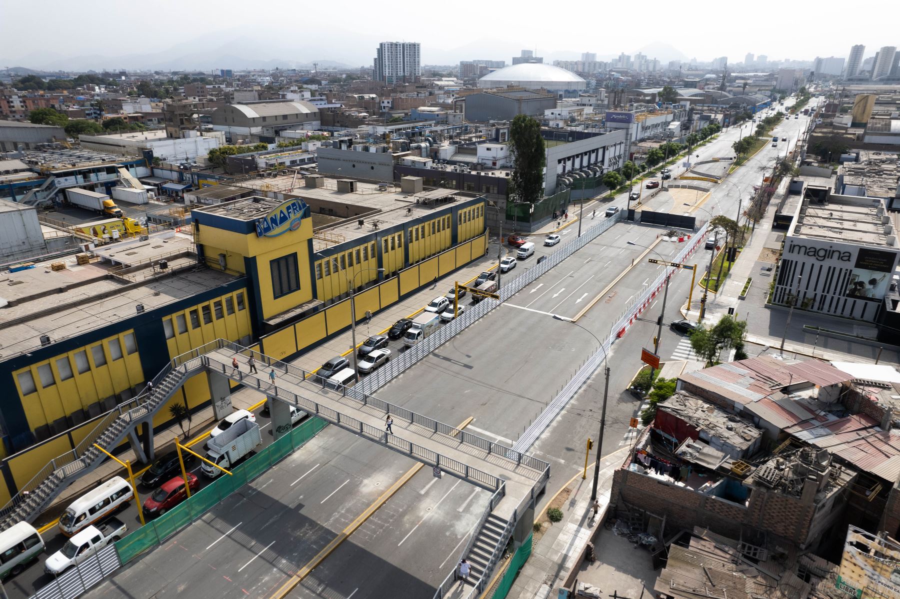 Inició el plan de desvíos de vehículos de transporte público y privado en la Av. Venezuela, debido a las obras de construcción de estaciones de la Línea 2 del Metro de Lima. Foto: ANDINA/Daniel Bracamonte