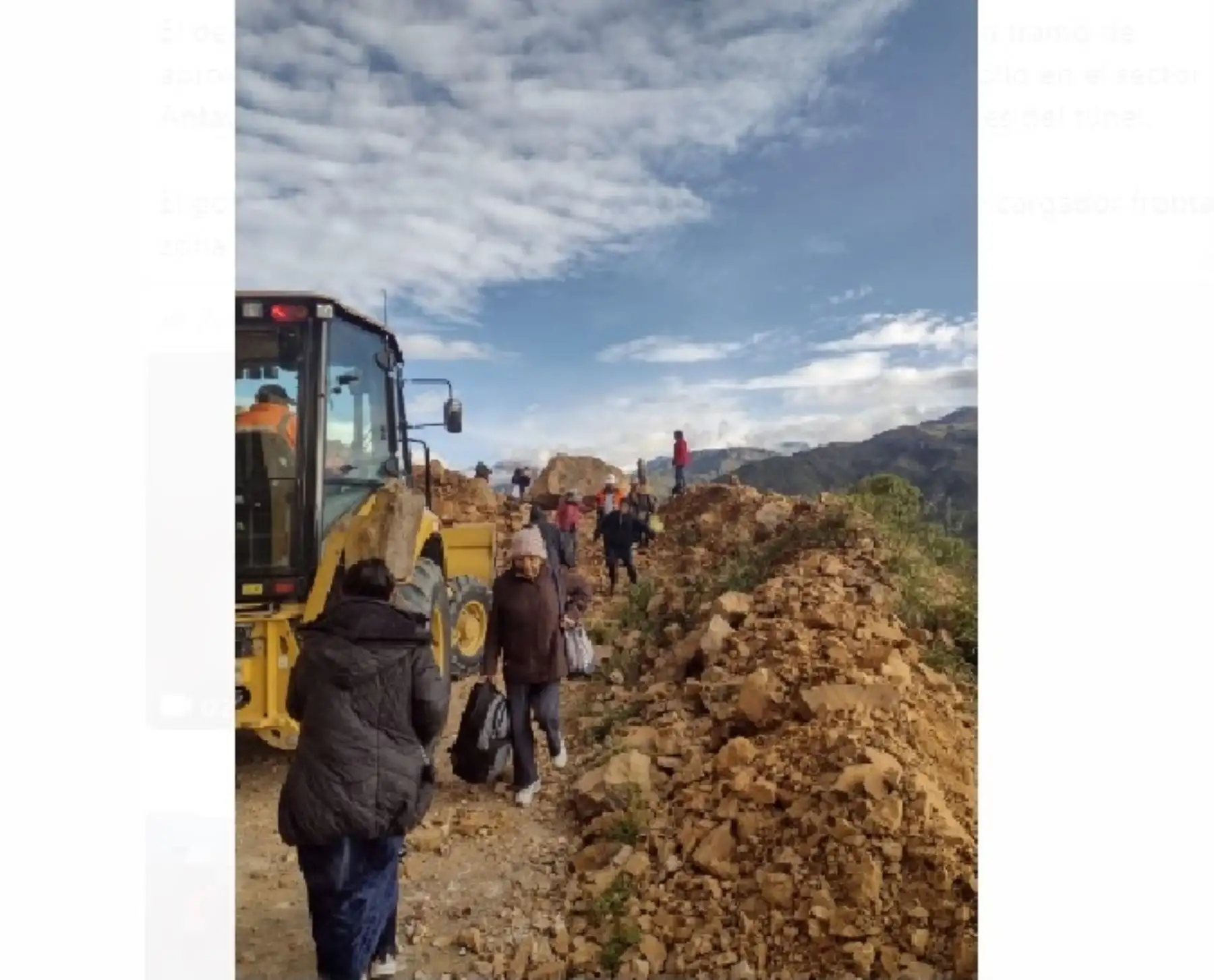 La vía que comunica Arequipa con el valle del Colca se encuentra interrumpida debido a los derrumbes ocasionados por lluvias intensas.