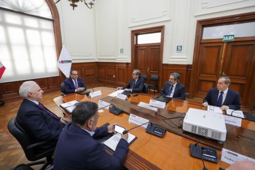 Premier Otárola se reúne con expresidentes de la PCM para presentar la Política General del Gobierno