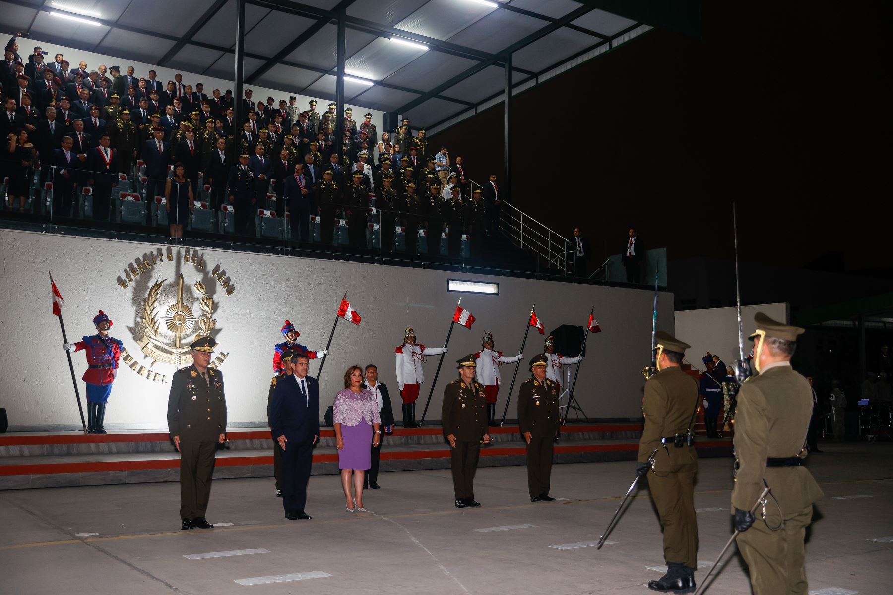La jefa de Estado, Dina Boluarte, junto con el ministro de Defensa, Jorge Chávez Cresta y los altos mandos militares y otras autoridades, participó en la ceremonia por el 50.º aniversario de creación de la Aviación del Ejército del Perú.
Foto: ANDINA/Presidencia Perú