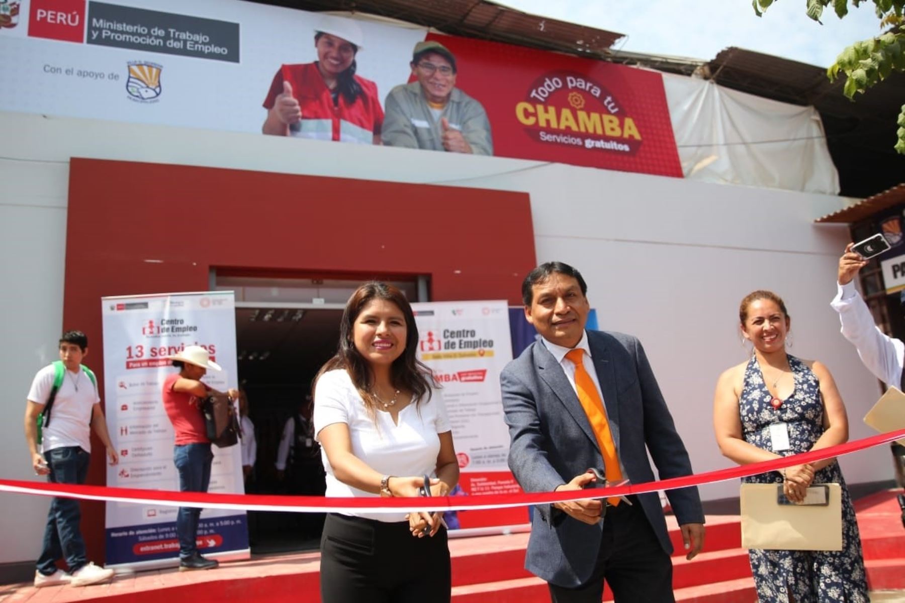 Director regional de Trabajo y Promoción del Empleo de Lima Metropolitana, Ever Ruiz Vargas, inaugura reapertura del Centro de Empleo del MTPE en Villa El Salvador. Foto: Cortesía.