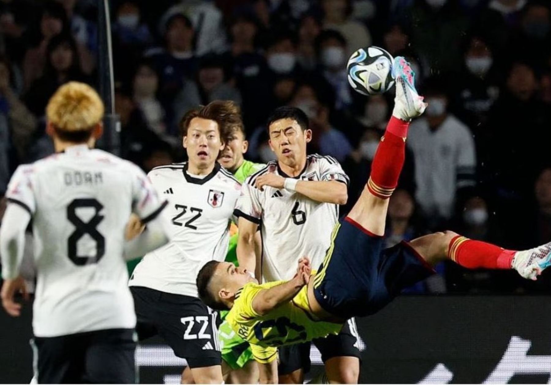 Colombia, con buen fútbol, doblegó a los japoneses en su propia casa