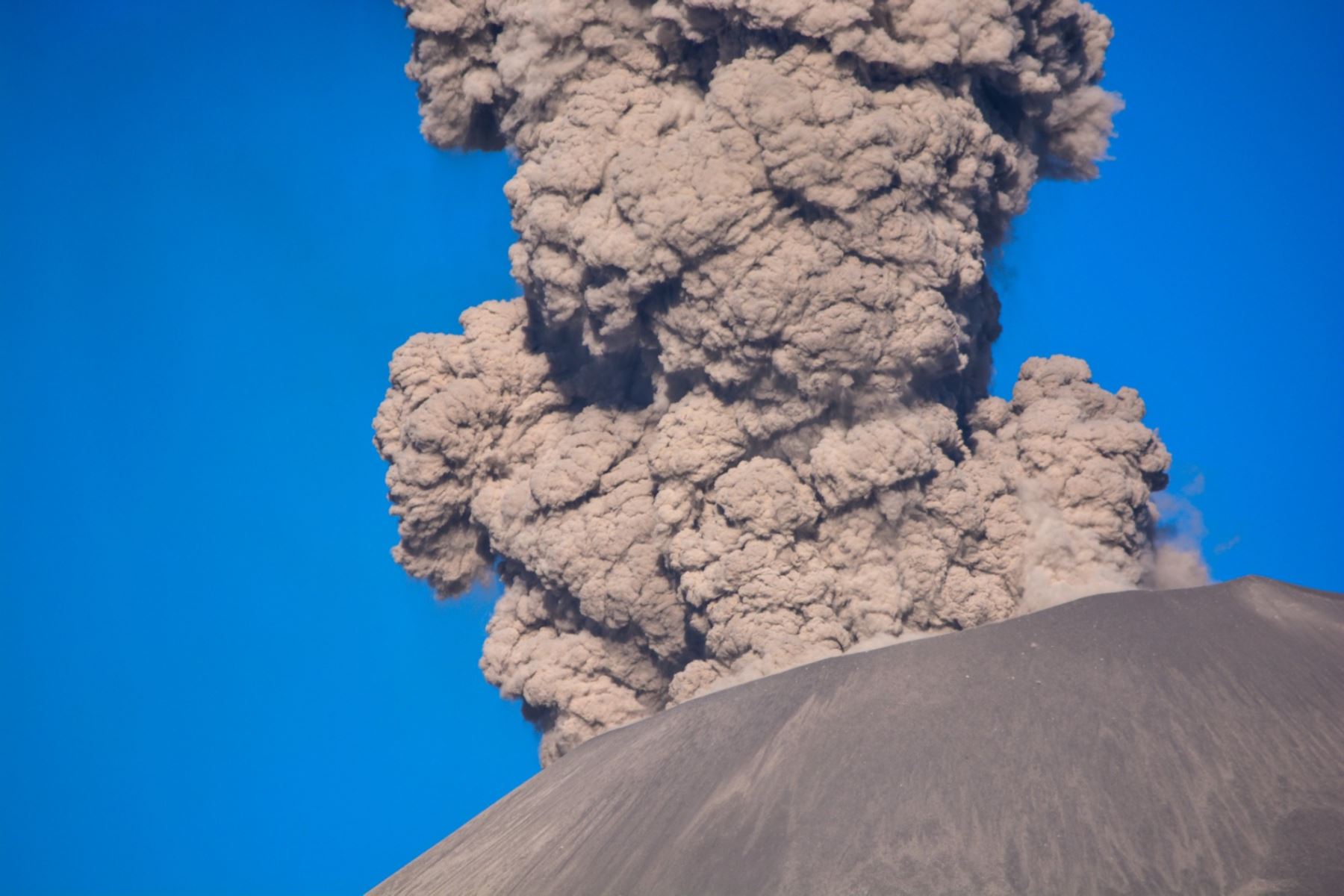 Investigación del IGP revela la dinámica sísmica y eruptiva en la zona del Sabancaya y alrededores desde 2013, año en el que se inició la intranquilidad de este volcán, hasta 2020. Foto: IGP