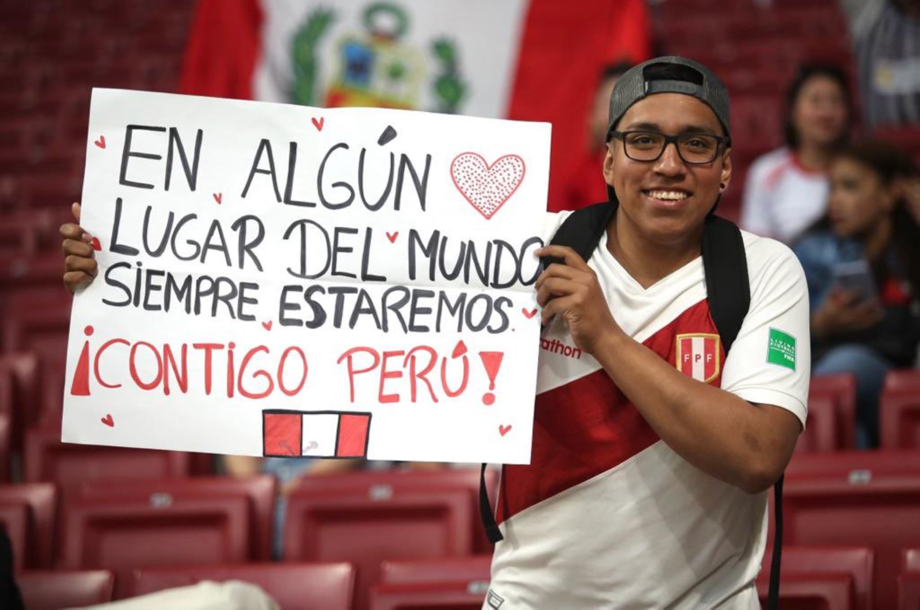 Los hinchas peruanos vivieron su partido aparte en las tribunas del estadio Cívitas Metropolitano