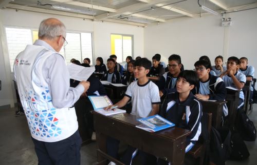 Ministro de Educación supervisa aulas temporales del futuro Colegio Bicentenario I.E. San Felipe, en Comas