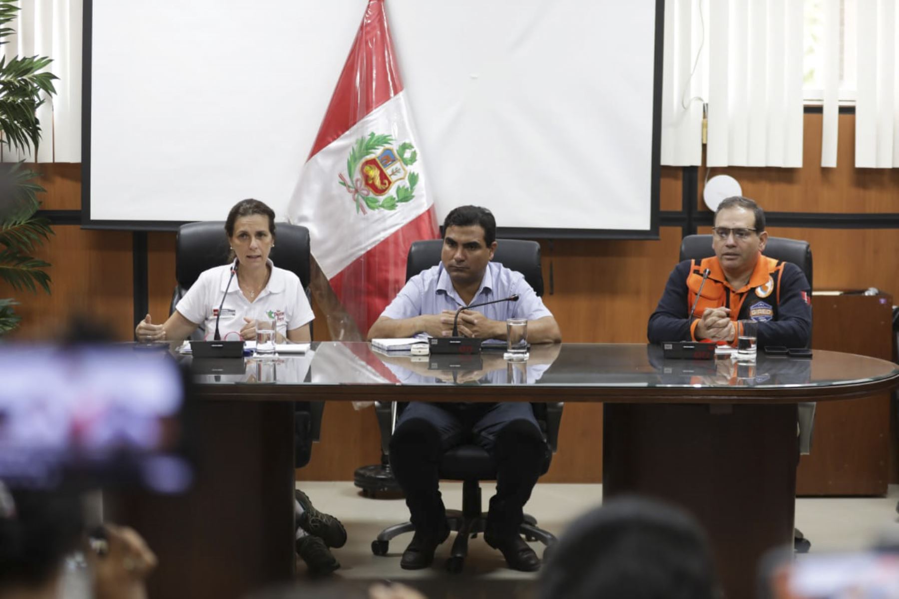 Se programarán vuelos para llevar ayuda alimentaria a las poblaciones afectadas de Huancabamba y Ayabaca, precisó la ministra Hania Pérez de Cuéllar. ANDINA/MVCS