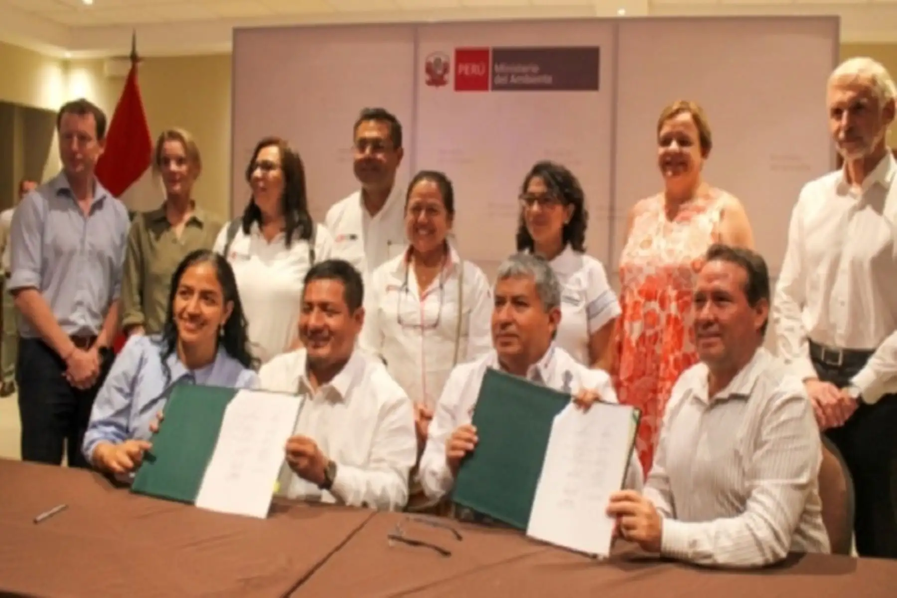 En el documento, las autoridades se comprometen a desarrollar un trabajo articulado, involucrando a las comunidades indígenas como los defensores de los bosques.