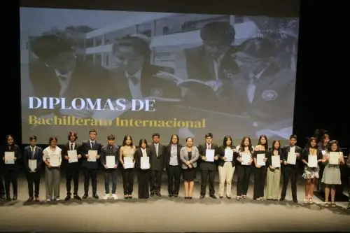 Entregan diplomado de bachillerato internacional que permitirá postular a las mejores universidades del mundo. Foto: Minedu