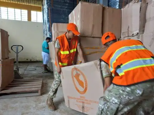 Un cargamento con nueve toneladas de ayuda humanitaria entregó el Indeci a los gobiernos locales de Tumbes, la región más afectada por las lluvias intensas. Foto: ANDINA/difusión.