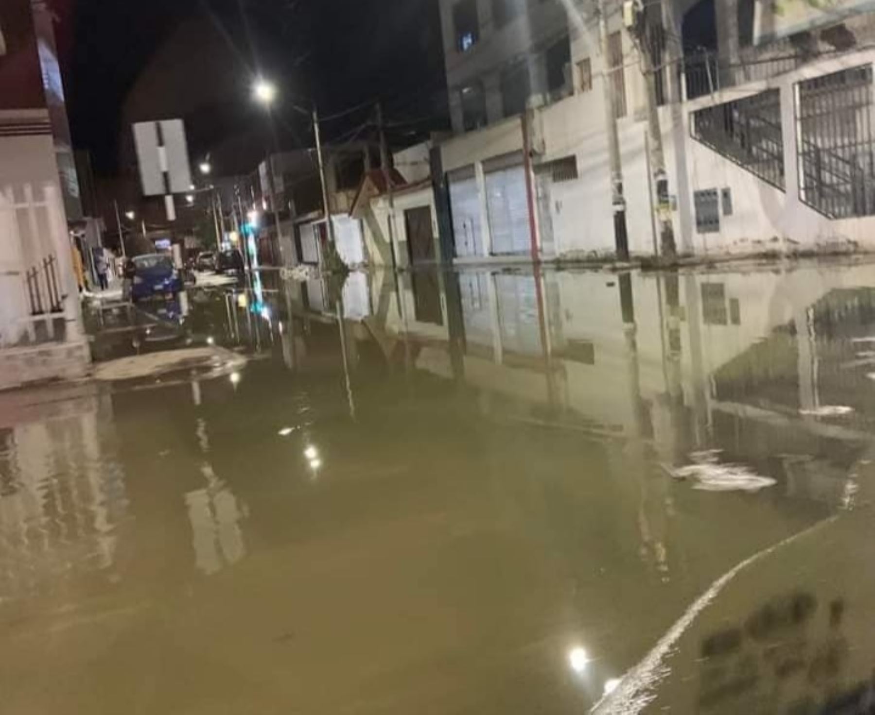 Chiclayo y otras ciudades de Lambayeque soportaron lluvias intensas de más de ocho horas que afectaron viviendas e inundaron calles y terrenos de cultivo.