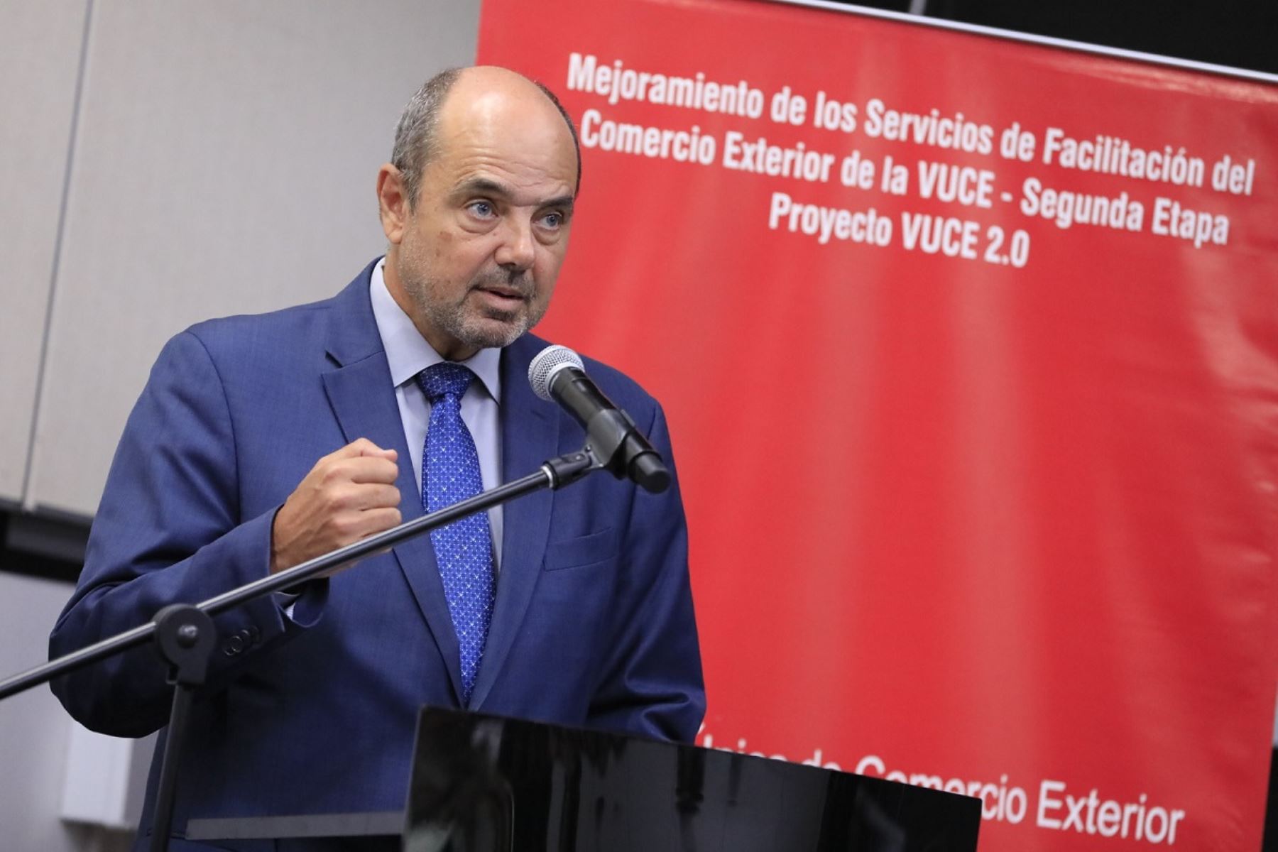 Ministro de Comercio Exterior y Turismo, Luis Fernando Helguero, anunció las mejoras a las plataformas "Perú Marketplace y E-Pymex". Foto: Cortesía.