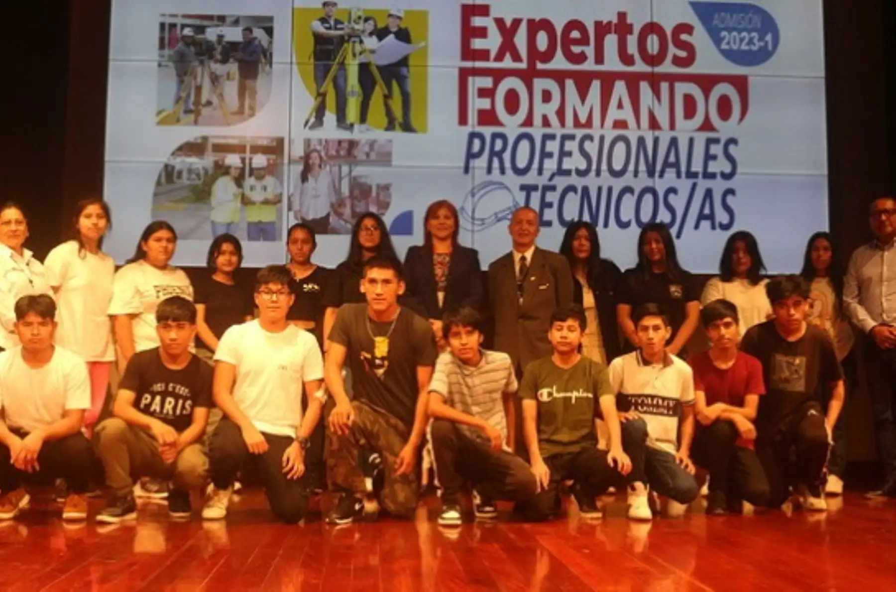 Becados por Sencico estudiarán la carrera de Edificaciones. Foto: Cortesía.