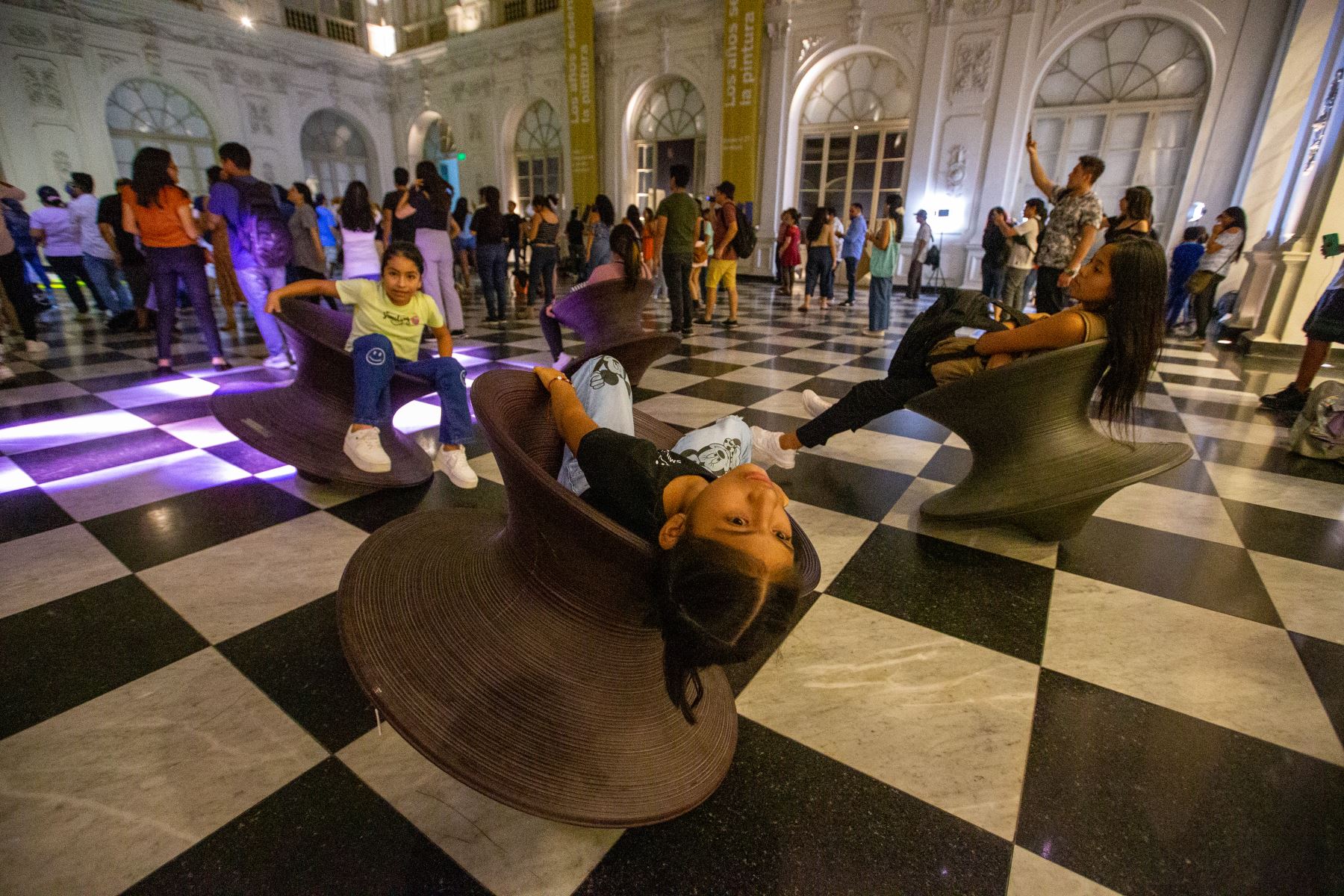 Como cada mes, el Museo de Arte de Lima abre sus puertas a precios populares para una velada de diversión y cultura para toda la familia. Foto: ANDINA/Tatiana Gamarra