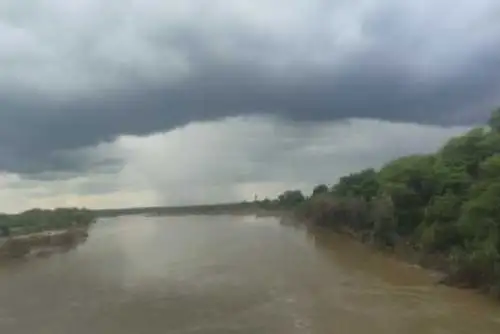 Los episodios de lluvia se deben, principalmente, a los altos valores de la temperatura superficial del mar, superiores a 27 grados Celsius.