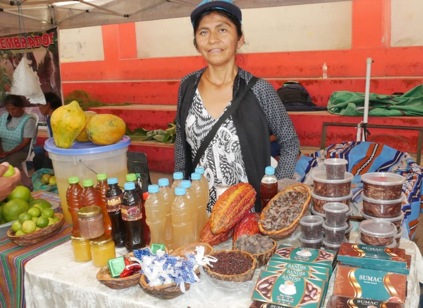 Elaboración de productos derivados de cacao y de piña se ha convertido en una alternativa de desarrollo para los productores del distrito de San Gabán, provincia de Carabaya, región Puno. Foto: Juan Ccopa