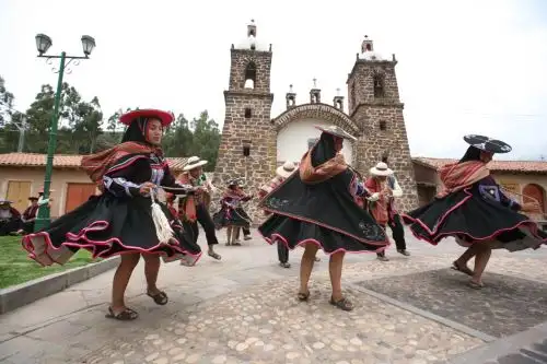 La comunidad de Raqchi fue distinguida como uno de los "Mejores Pueblos Turísticos del Mundo" gracias a la experiencia de turismo vivencial que ofrece. ANDINA/Percy Hurtado