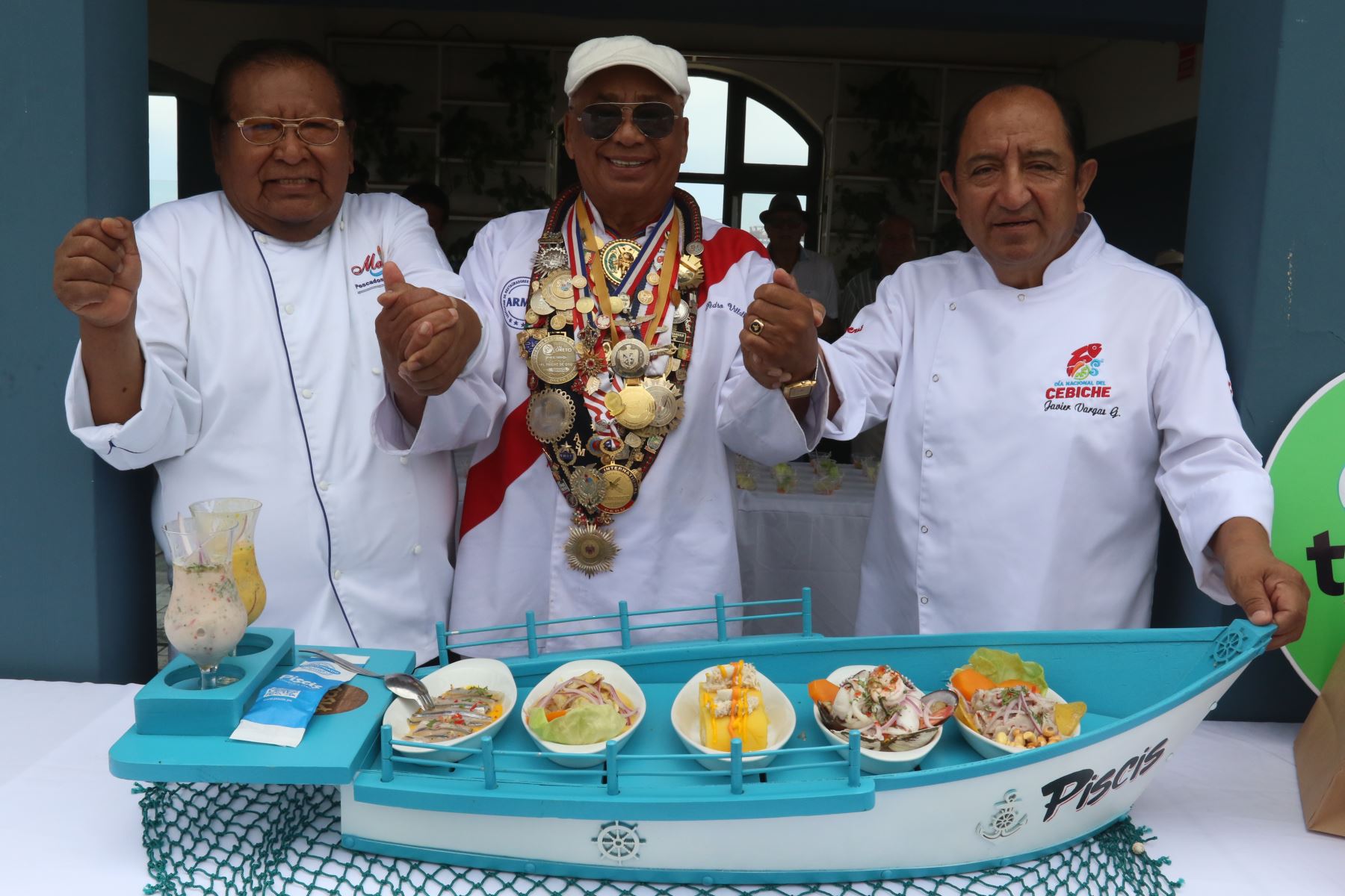 En el evento realizado por el GORE Callao, a través de la Gerencia Regional de Desarrollo Económico contó, además, con la participación conocidos cocineros chalacos y de restaurantes de la Asociación ARMAP (Asociación de Restauradores Marinos y Afines del Perú), quienes prepararon deliciosos platos marinos. FOTO: ANDINA/Hector Vinces.