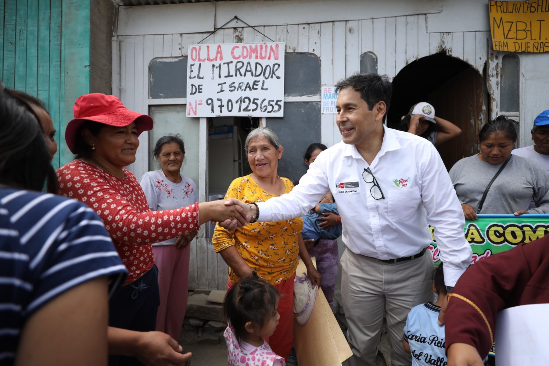 Ministro Julio Demartini (Midis) supervisó entrega de alimentos y kits de cocina en San Juan de Lurigancho, Jicamarca y Huarochirí. Foto: MIDIS/Difusión