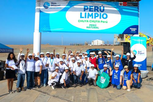 Minam impulsa exitosa jornada de arborización y limpieza de playas en la Costa Verde