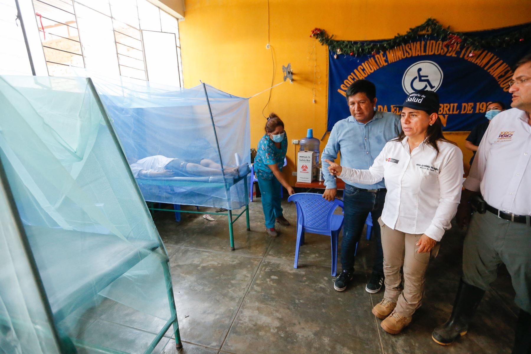 Ministra de salud Rosa Gutiérrez supervisa fumigación contra el dengue y supervisa establecimientos de salud en la región Lambayeque. Foto: ANDINA/Ministerio de Salud