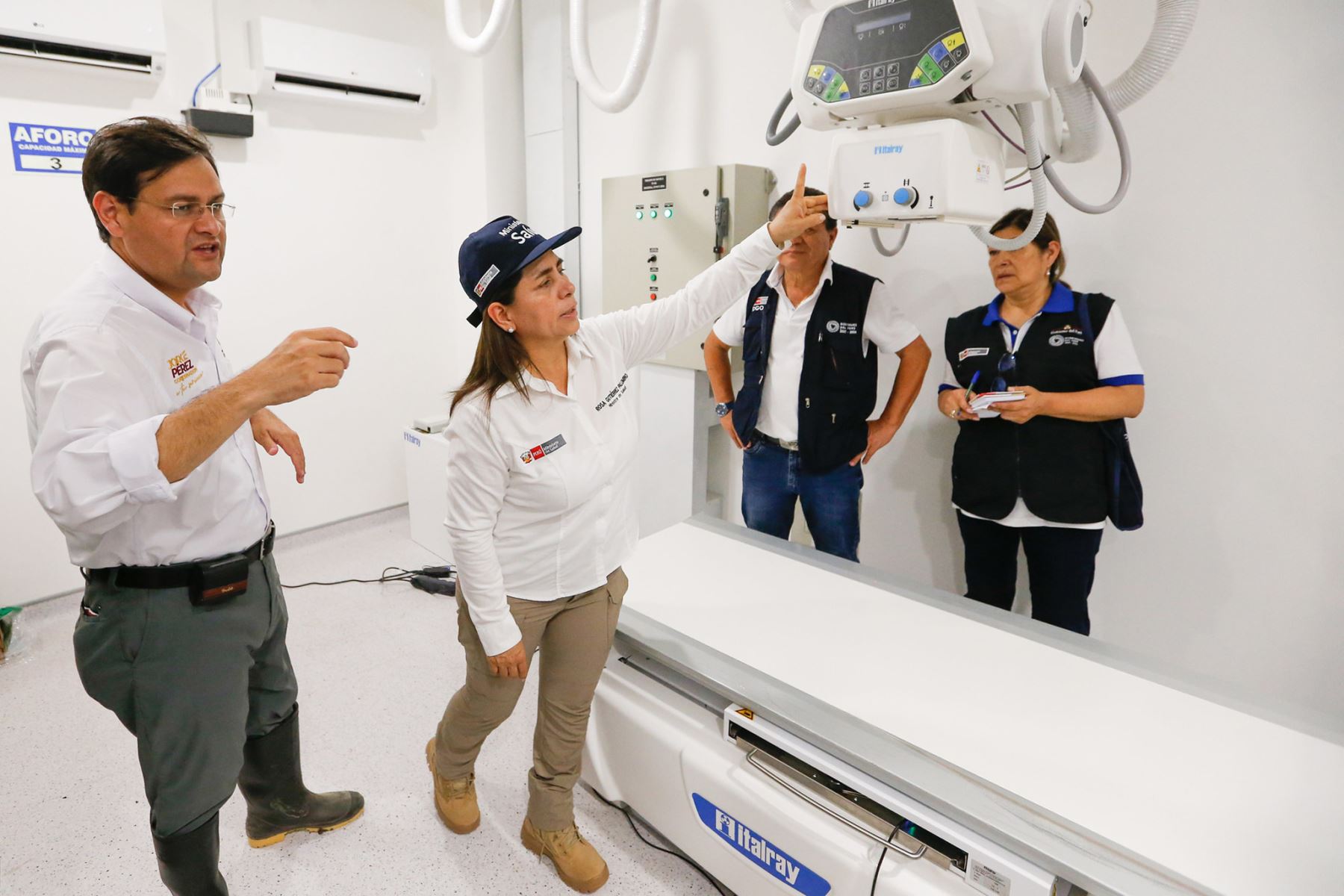 El nuevo centro de salud de Tumán será puesto en funcionamiento en el más breve plazo, anunció la ministra Rosa Gutiérrez, durante una visita a este establecimiento. Foto: ANDINA/Difusión