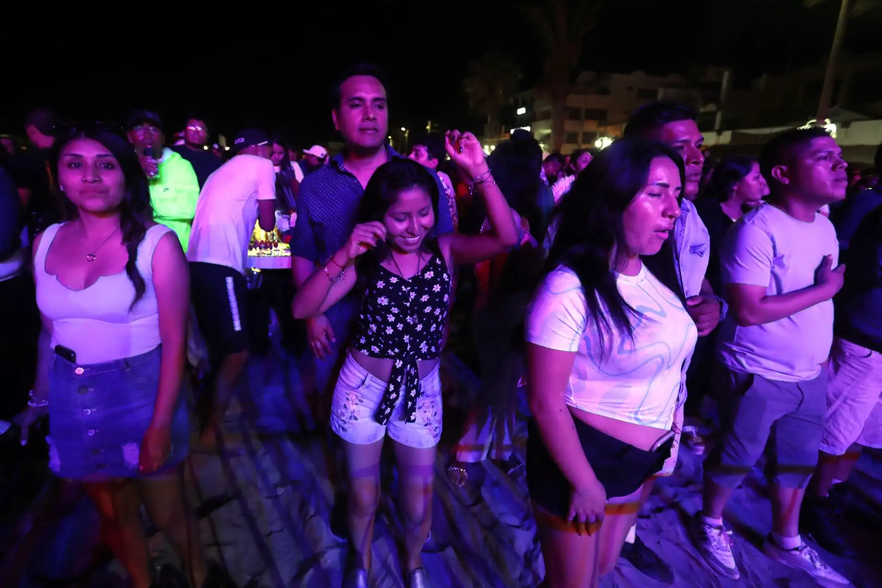 Así culminó en la playa Chaco de Paracas, el V Festival de la Vendimia Paracas 2023, con un espectáculo musical de ingreso libre protagonizado por diversos artistas como Son Tentación, Vernis Hernández y Papillón.
Foto: ANDINA/ Daniel Bracamonte