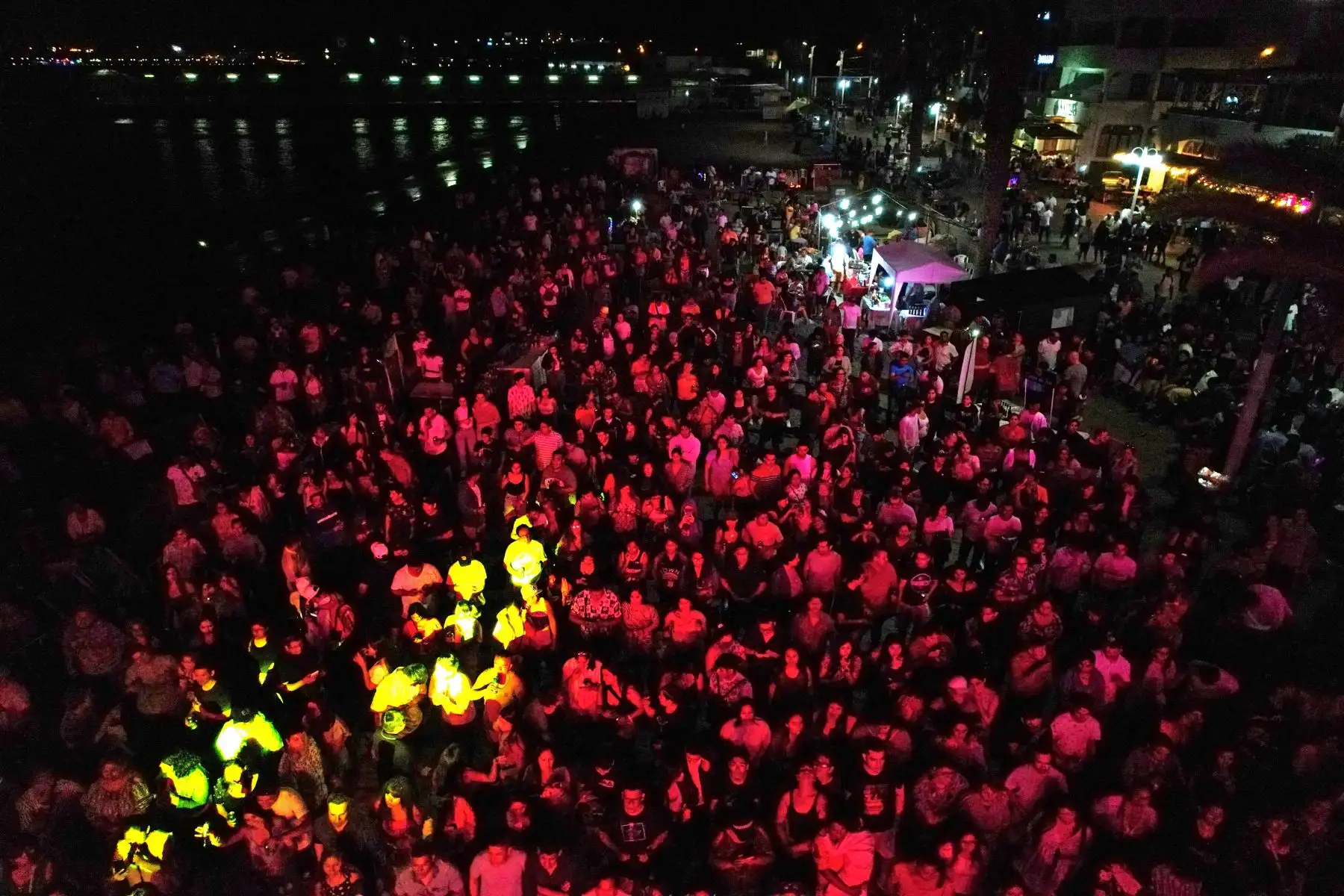 Así culminó en la playa Chaco de Paracas, el V Festival de la Vendimia Paracas 2023, con un espectáculo musical de ingreso libre protagonizado por diversos artistas como Son Tentación, Vernis Hernández y Papillón.
Foto: ANDINA/ Daniel Bracamonte