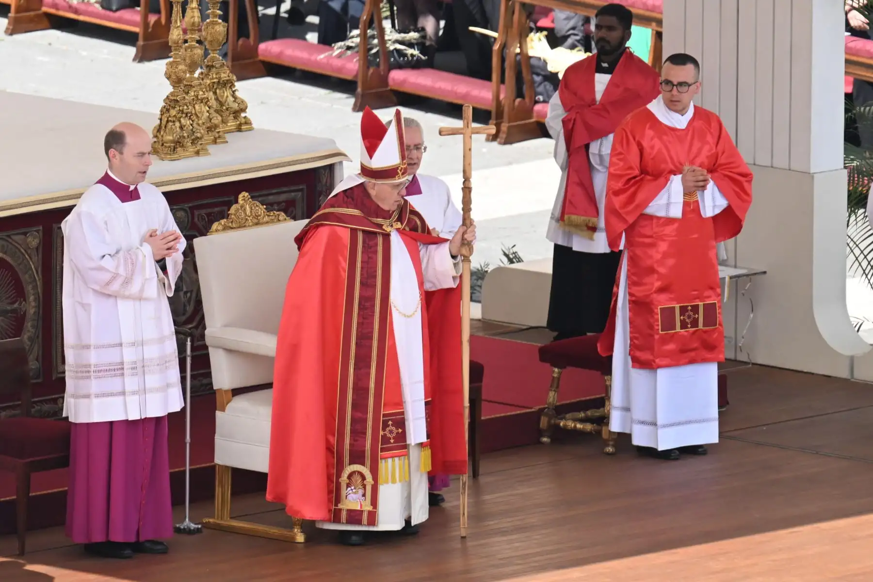 El Papa Francisco celebra la Santa Misa del Domingo de Ramos en la Basílica de San Pedro, Ciudad del Vaticano. Domingo de Ramos es una fiesta cristiana que cae en el Domingo antes de Pascua. La fiesta conmemora la entrada de Jesús en Jerusalén. Foto: EFE