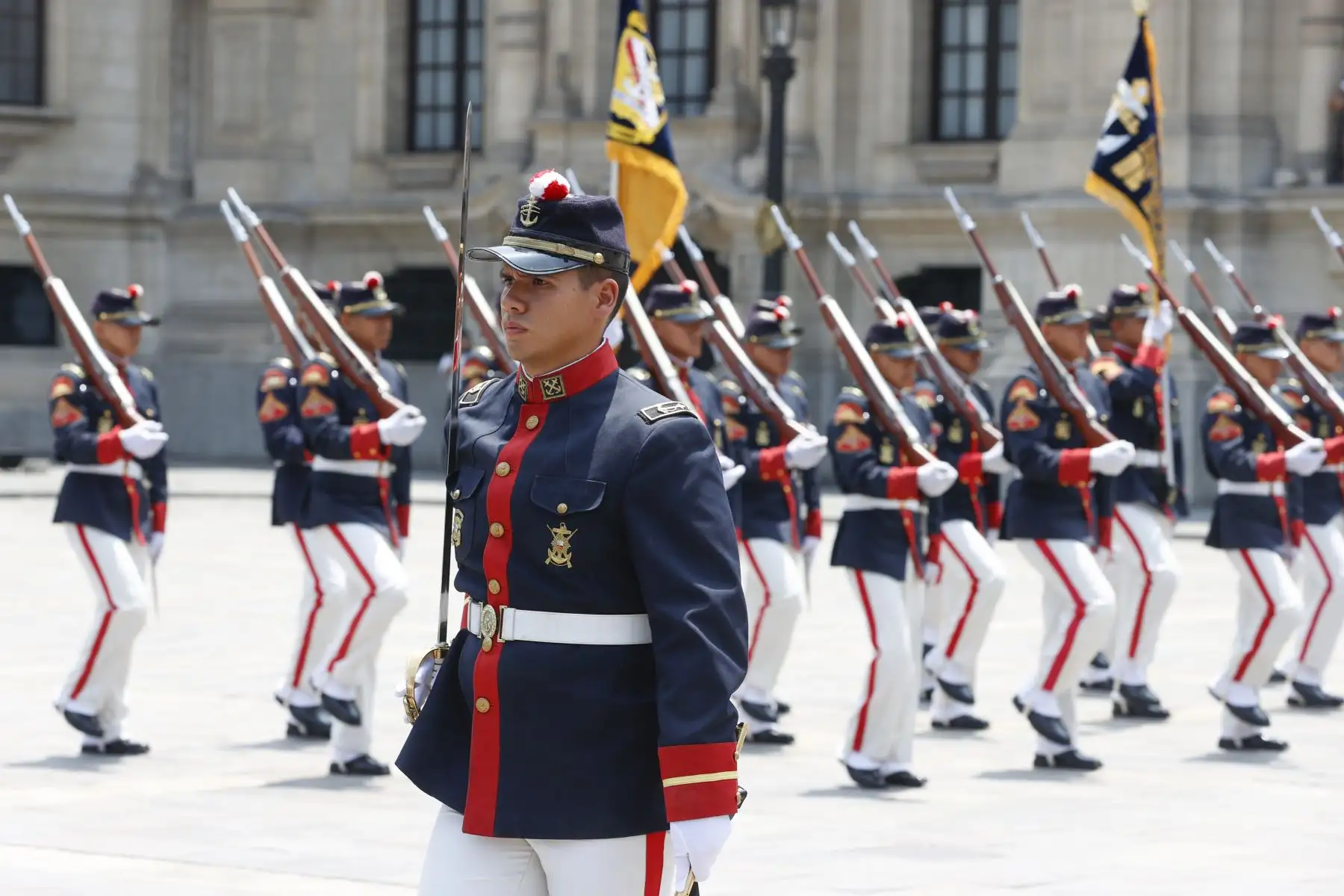 Cambio de guardia a cargo de la compañía Fanning de la Marina de Guerra del Perú. 
Foto: ANDINA/Presidencia