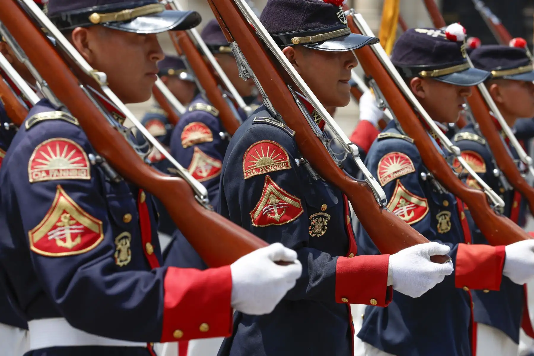 Cambio de guardia a cargo de la compañía Fanning de la Marina de Guerra del Perú. 
Foto: ANDINA/Presidencia