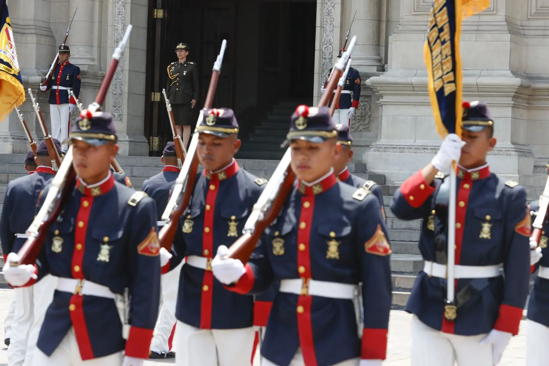 Cambio de guardia a cargo de la compañía Fanning de la Marina de Guerra del Perú. 
Foto: ANDINA/Presidencia