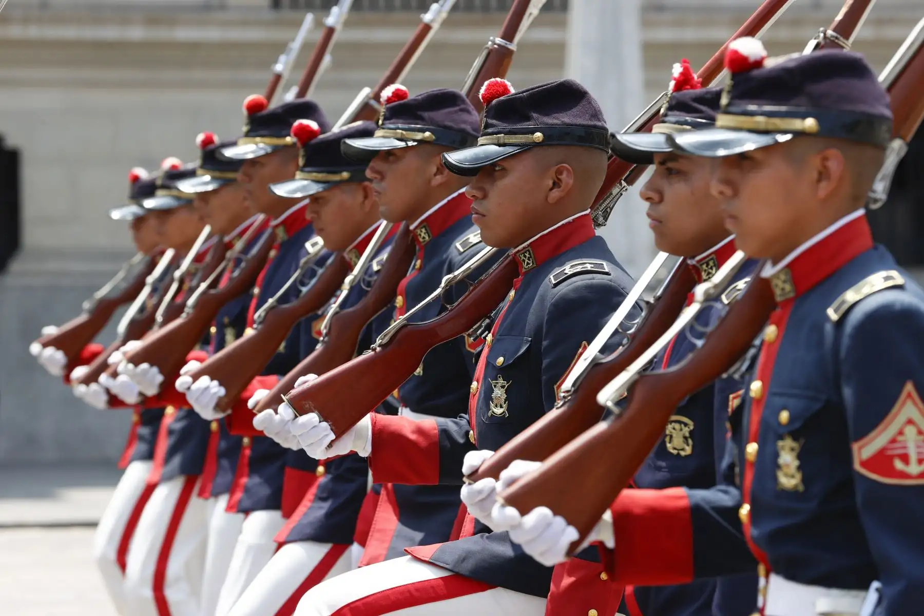 Cambio de guardia a cargo de la compañía Fanning de la Marina de Guerra del Perú. 
Foto: ANDINA/Presidencia
