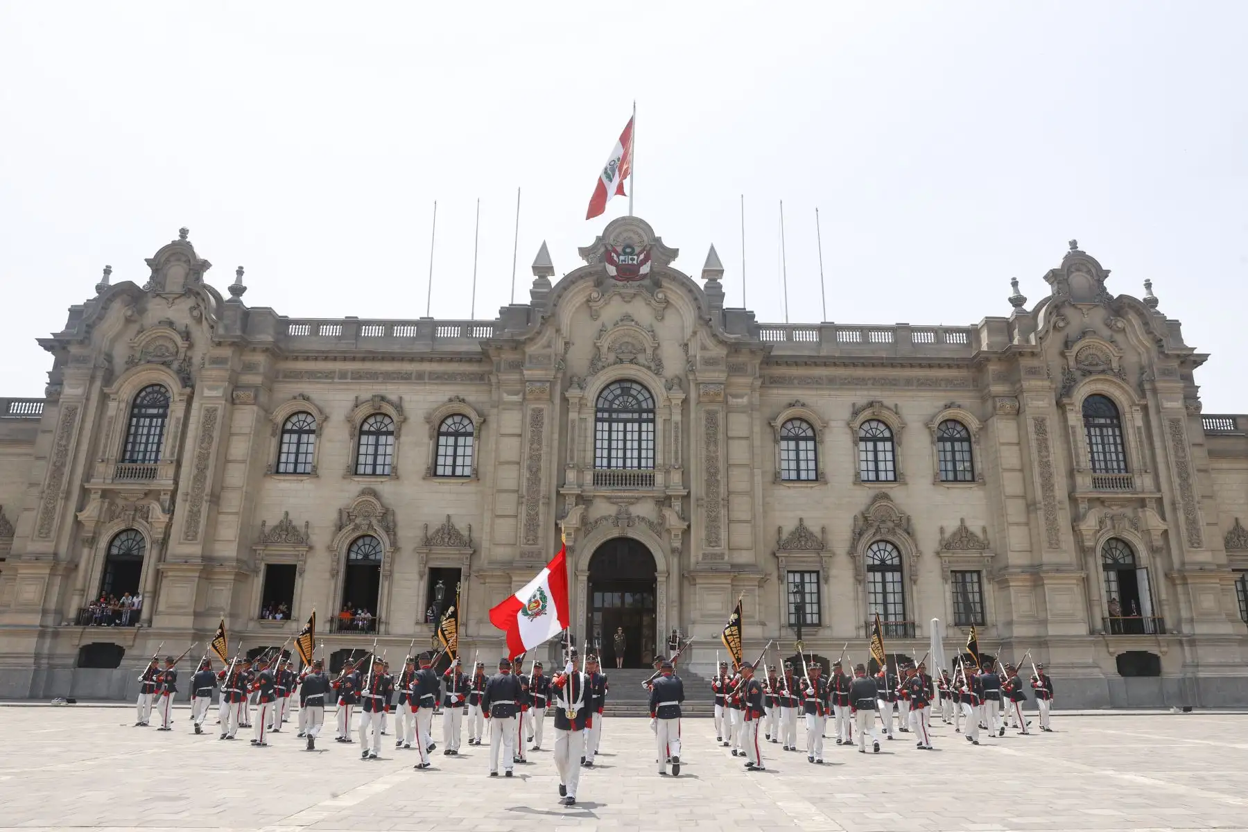 Cambio de guardia a cargo de la compañía Fanning de la Marina de Guerra del Perú. 
Foto: ANDINA/Presidencia