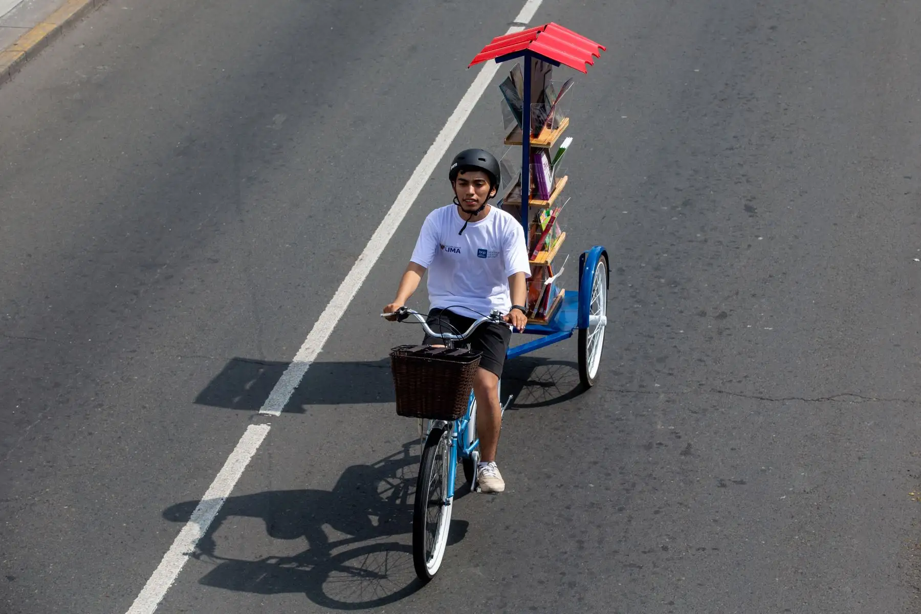 La Biblioteca Nacional del Perú llevó a cabo la bicicleteada PedaLeamos, junto a la Municipalidad Metropolitana de Lima, con el objetivo de promover actividades en espacios públicos que vinculen la lectura con la comunidad. Fotografía: ANDINA/Tatiana Gamarra