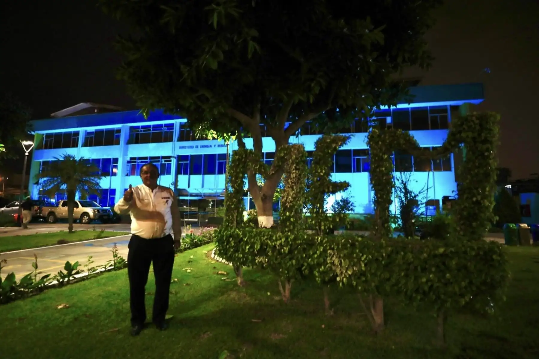 Ministerio de Energía y Minas ilumina su sede de color azul así se busca promover un país más inclusivo y contribuir a mejorar la calidad de vida de las personas con trastorno del espectro del autismo (TEA).
Foto: ANDINA/Difusión