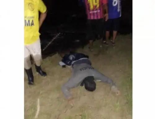 Un policía fue rescatado con vida, luego que el patrullero en que viajaba fuera arrastrado por la fuerte corriente de un badén en Olmos. Otro agente del orden fue hallado muerto y un tercer efectivo se encuentra desaparecido. ANDINA/Difusión