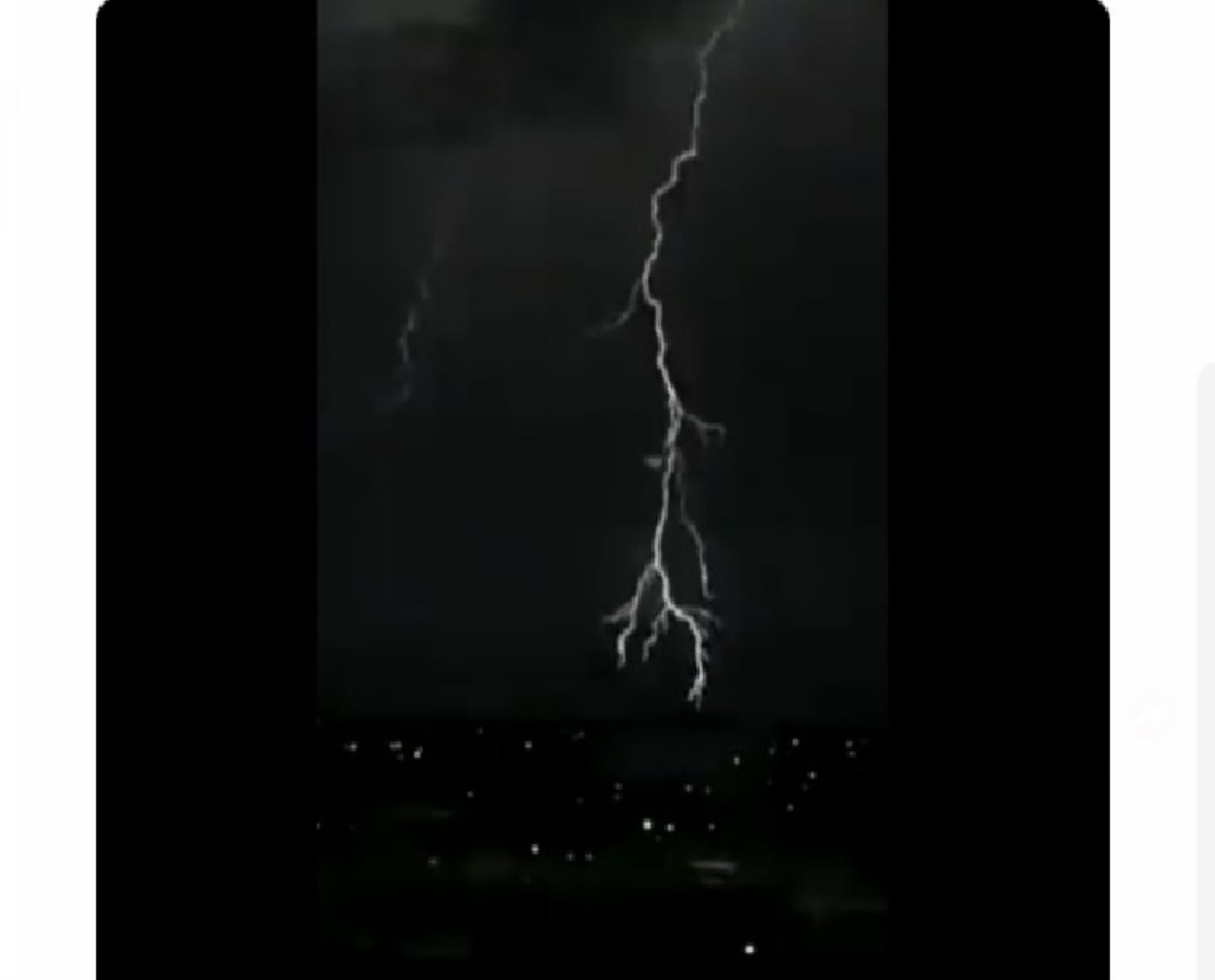 Piura soportó anoche una lluvia intensa acompañada de tormenta eléctrica que alarmó a la población.