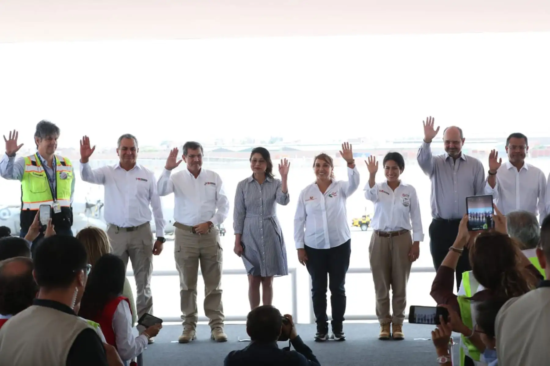 Presidenta Dina Boluarte participa en el inicio de operaciones de la segunda pista de aterrizaje del Aeropuerto Internacional Jorge Chávez y de la nueva torre de control.