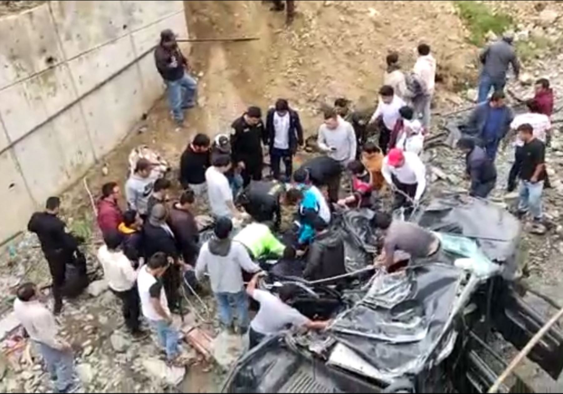 Conductor de camioneta muere luego que vehículo sufriera un despiste y cae al río en Llacuabamba, región La Libertad. ANDINA/Difusión