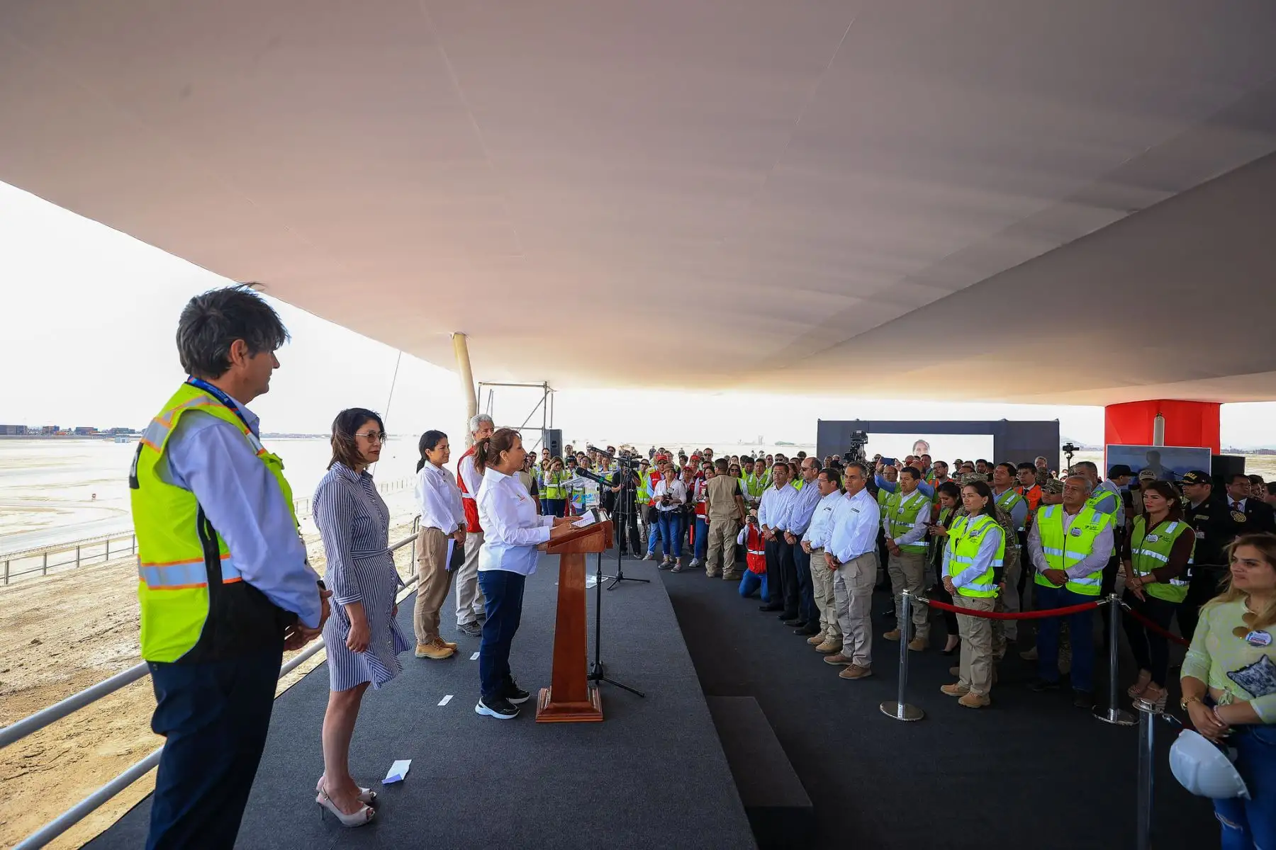 Presidenta Dina Boluarte participa en el inicio de operaciones de la segunda pista de aterrizaje del Aeropuerto Internacional Jorge Chávez y de la nueva torre de control. Foto: ANDINA/Prensa Presidencia